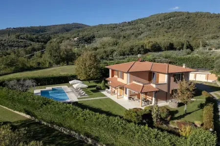 Otto a Loro Ciuffenna, Villa en Toscane avec piscine - Photo 1