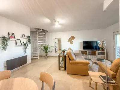 Appartement à Estepona, Duplex avec vue sur mer et piscines à Estepona - L1068806