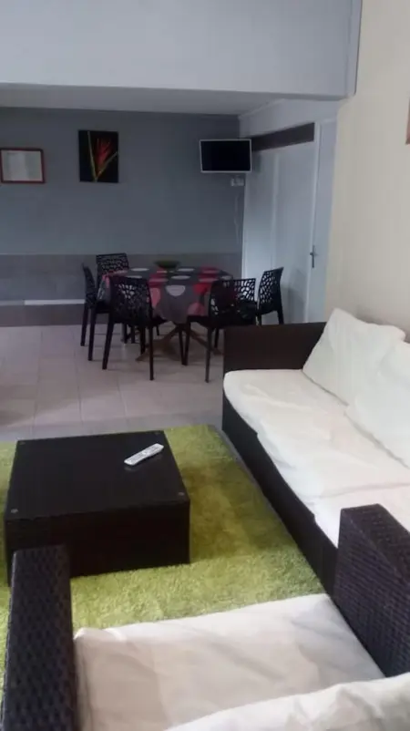 Appartement charmant au Moule avec piscine partagée, 40m² - Photo 6