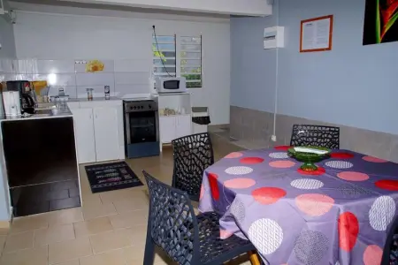 Appartement charmant au Moule avec piscine partagée, 40m² - Photo 7