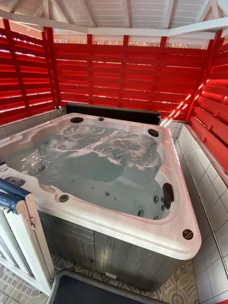 Appartement charmant à Pointe-Noire - Piscine et Jacuzzi - 54 m² - Photo 11