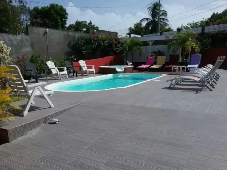 Appartement à Sainte Anne, Appartement spacieux à Sainte-Anne avec piscine partagée. - L1069049