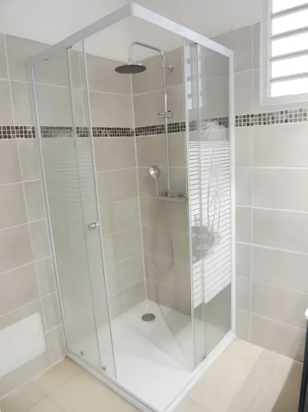 Appartement spacieux à Bouillante avec piscine partagée - Photo 6