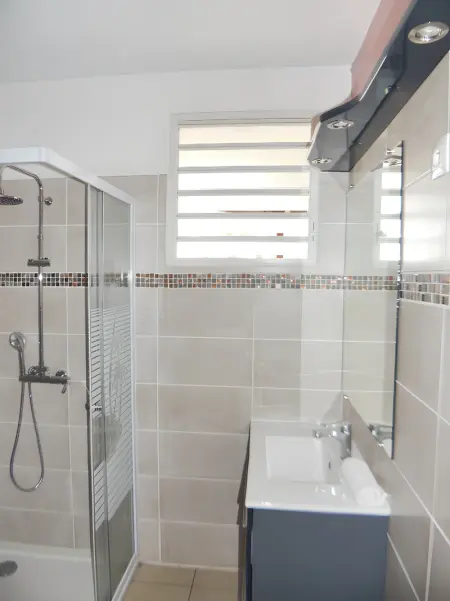 Appartement spacieux à Bouillante avec piscine partagée - Photo 13