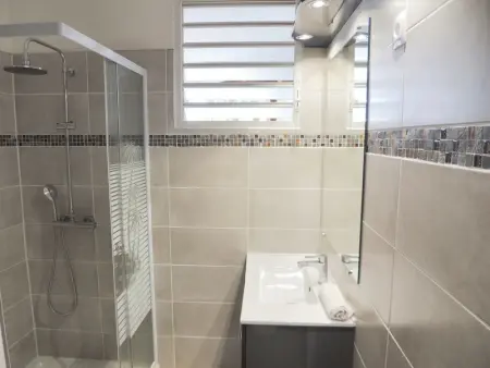 Appartement spacieux à Bouillante avec piscine partagée - Photo 15
