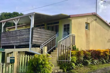 Maison à Rivière Salée, Maison douce à Rivière-Salée avec vue sur jardin & montagne - L1069162