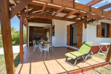 Maison de charme à Saint-François avec jardin et terrasse - Photo 2