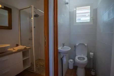 Maison de charme à Saint-François avec jardin et terrasse - Photo 8