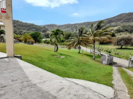 Appartement spacieux au Vauclin de 150 m² avec vue montagne - Photo 1
