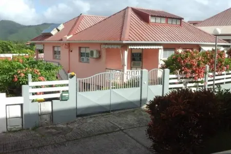 Appartement à Sainte Anne, Studio accueillant à Sainte Anne - 30 m² - Vue montagne - L1069176