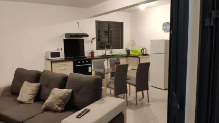 Appartement charmant à Saint Pierre 44 m² avec jardin clôturé - Photo 1