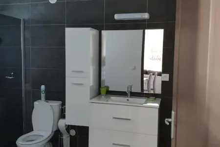 Appartement charmant à Saint Pierre 44 m² avec jardin clôturé - Photo 6