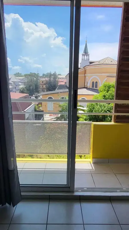 Studio confortable au cœur de Cayenne - Balcon avec vue - Photo 7