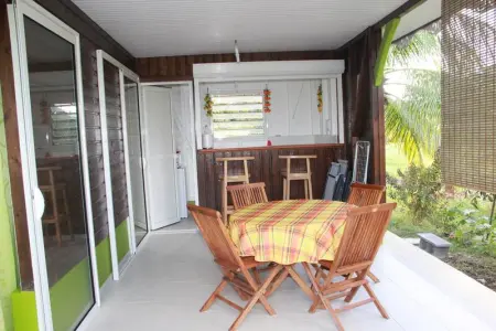 Bungalow charmant à Rivière-Salée avec terrasse privée - Photo 11
