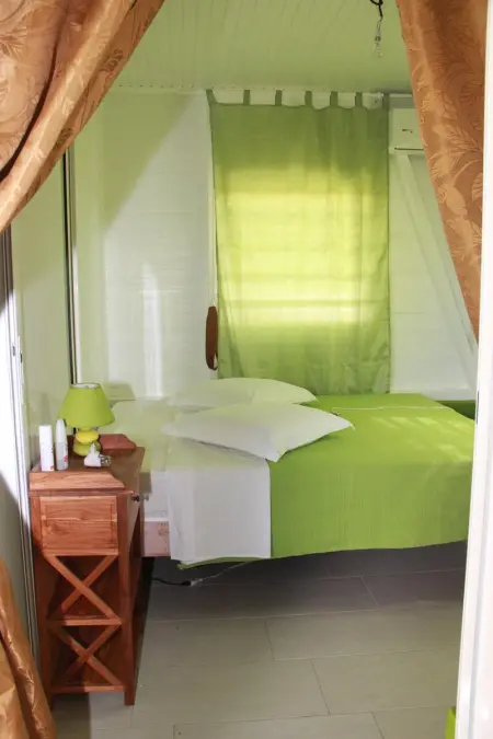 Bungalow charmant à Rivière-Salée avec terrasse privée - Photo 13