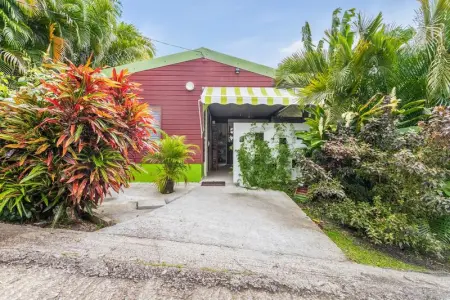 Bungalow charmant à Rivière-Salée avec terrasse privée - Photo 20