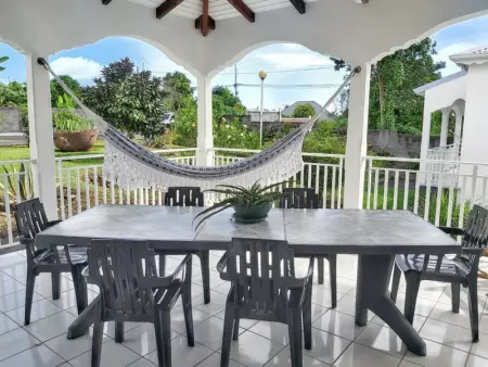 Bungalow charmant à Capesterre-Belle-Eau avec piscine partagée - Photo 5