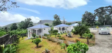 Bungalow charmant à Capesterre-Belle-Eau avec piscine partagée - Photo 6