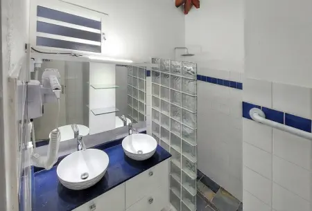 Bungalow charmant à Capesterre-Belle-Eau avec piscine partagée - Photo 9