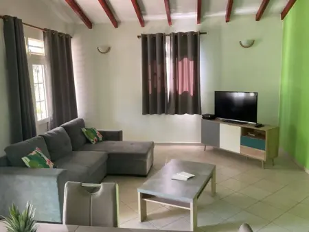 Maison à Le Moule, Maison élégante au Moule avec terrasse ensoleillée - L1069228