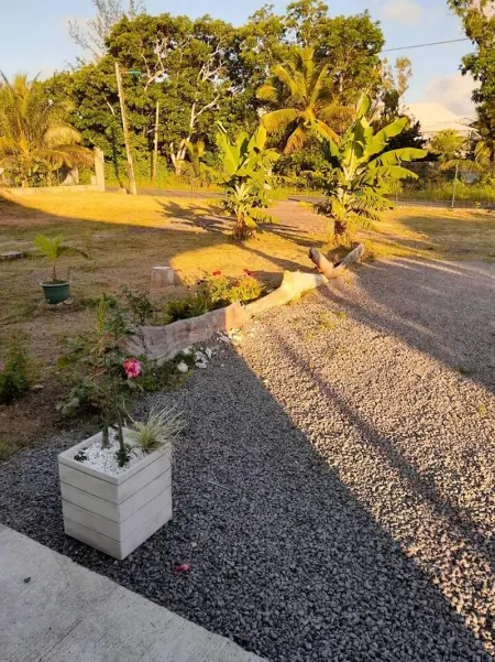 Maison élégante au Moule avec terrasse ensoleillée - Photo 1