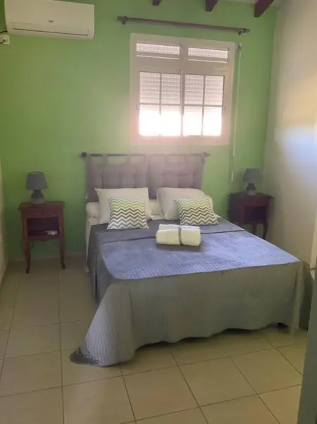 Maison élégante au Moule avec terrasse ensoleillée - Photo 4