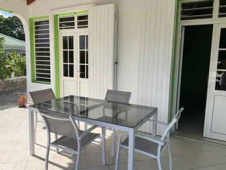 Maison élégante au Moule avec terrasse ensoleillée - Photo 10