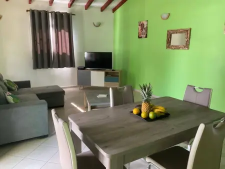 Maison élégante au Moule avec terrasse ensoleillée - Photo 12