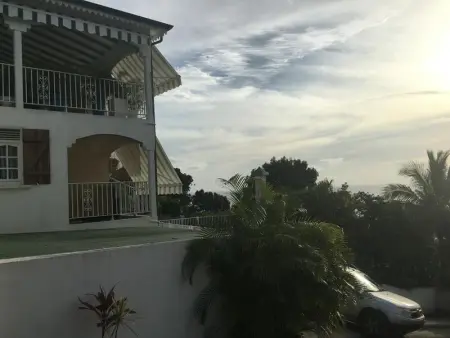 Location spacieuse à Deshaies avec vue sur la mer et montagne - Photo 12