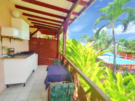 Maison à Plessis Nogent, Sainte Rose, Maison intime à Plessis Nogent avec piscine partagée - L1069241