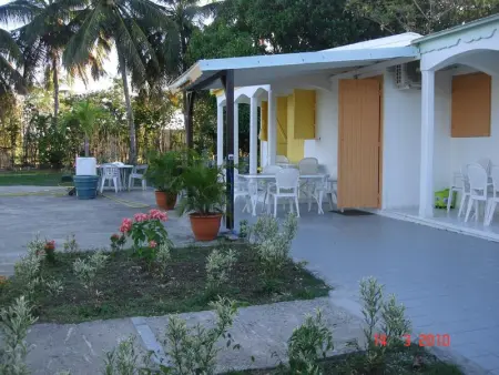 Bungalow à Le Moule, Bungalow charmant au Moule avec vue sur jardin - L1069244