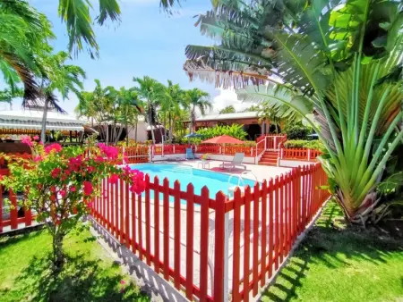 Maison à Plessis Nogent, Sainte Rose, Maison charmante à Plessis Nogent avec piscine partagée - L1069292