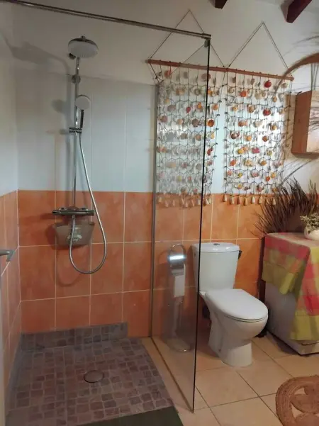 Studio confortable à Bouillante, 56 m², vue mer, jardin clos. - Photo 17