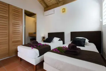 Villa Spacieuse avec Piscine Privée à Saint-François – 120 m², Jardin - Photo 4