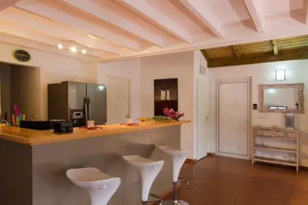 Villa Spacieuse avec Piscine Privée à Saint-François – 120 m², Jardin - Photo 5