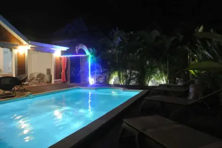 Villa Spacieuse avec Piscine Privée à Saint-François – 120 m², Jardin - Photo 10