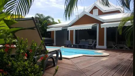 Villa Spacieuse avec Piscine Privée à Saint-François – 120 m², Jardin - Photo 14