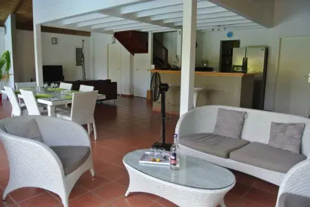 Villa Spacieuse avec Piscine Privée à Saint-François – 120 m², Jardin - Photo 17