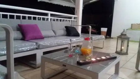 Maison spacieuse avec jacuzzi et vue sur la mer à Sainte-Rose - Photo 9