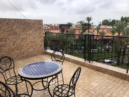 Appartement à Annakhil, Marrakech, Triplex charmant à Annakhil, Marrakech avec piscine partagée - L1069434