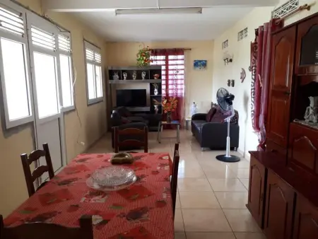 Maison charmante à Sainte-Anne avec grand jardin clôturé - Photo 3