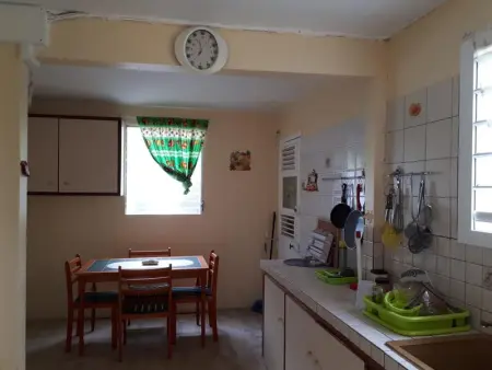 Maison charmante à Sainte-Anne avec grand jardin clôturé - Photo 5