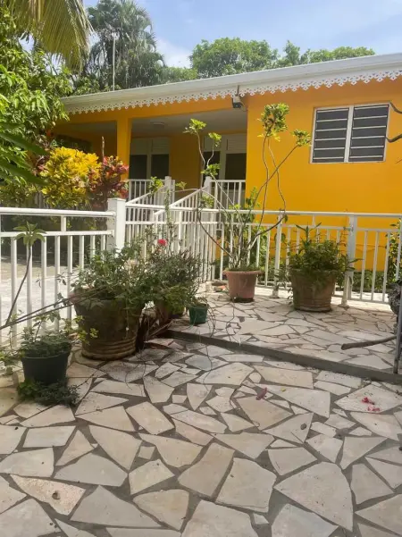 Maison charmante à Sainte-Anne avec grand jardin clôturé - Photo 12