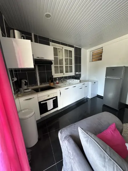 Appartement à Sainte Rose, Appartement charmant à Sainte-Rose, 60m² + piscine - L1069481