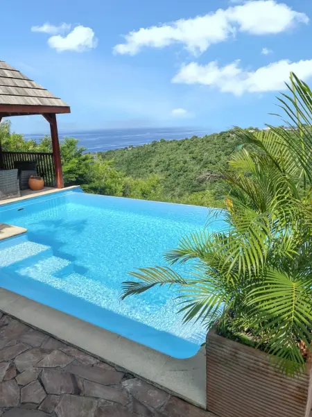 Charmant Bungalow avec vue sur la mer à Marigot, 60 m², piscine. - Photo 7