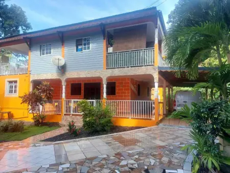 Maison charmante à Pointe Noire, vue montagne, jardin privé - Photo 1