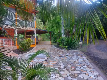 Maison charmante à Pointe Noire, vue montagne, jardin privé - Photo 2