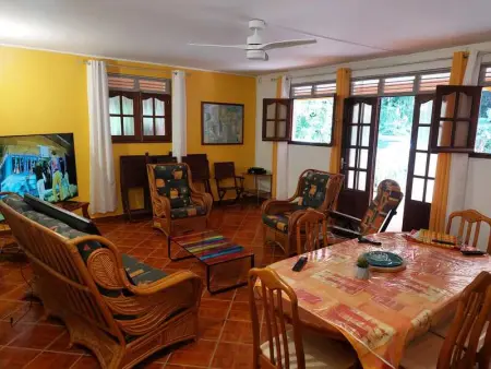 Maison charmante à Pointe Noire, vue montagne, jardin privé - Photo 3