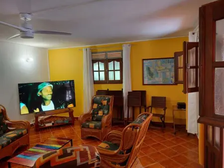 Maison charmante à Pointe Noire, vue montagne, jardin privé - Photo 5