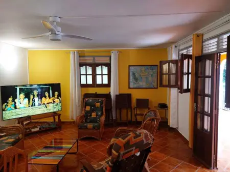 Maison charmante à Pointe Noire, vue montagne, jardin privé - Photo 6